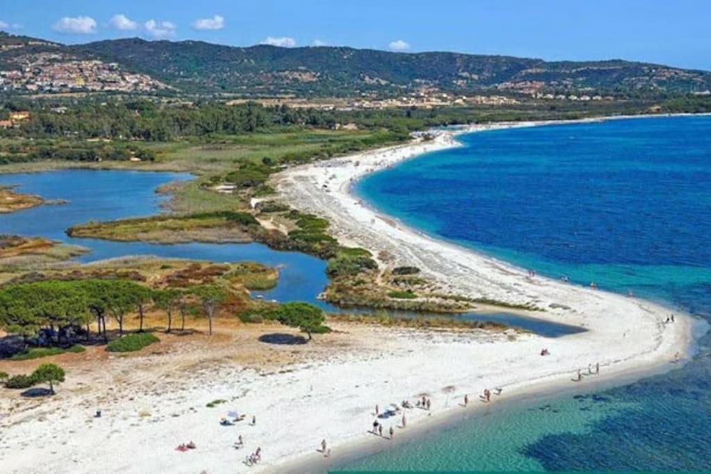 Villa Indipendente Al Mare Budoni ตาเนาเนลลา ภายนอก รูปภาพ