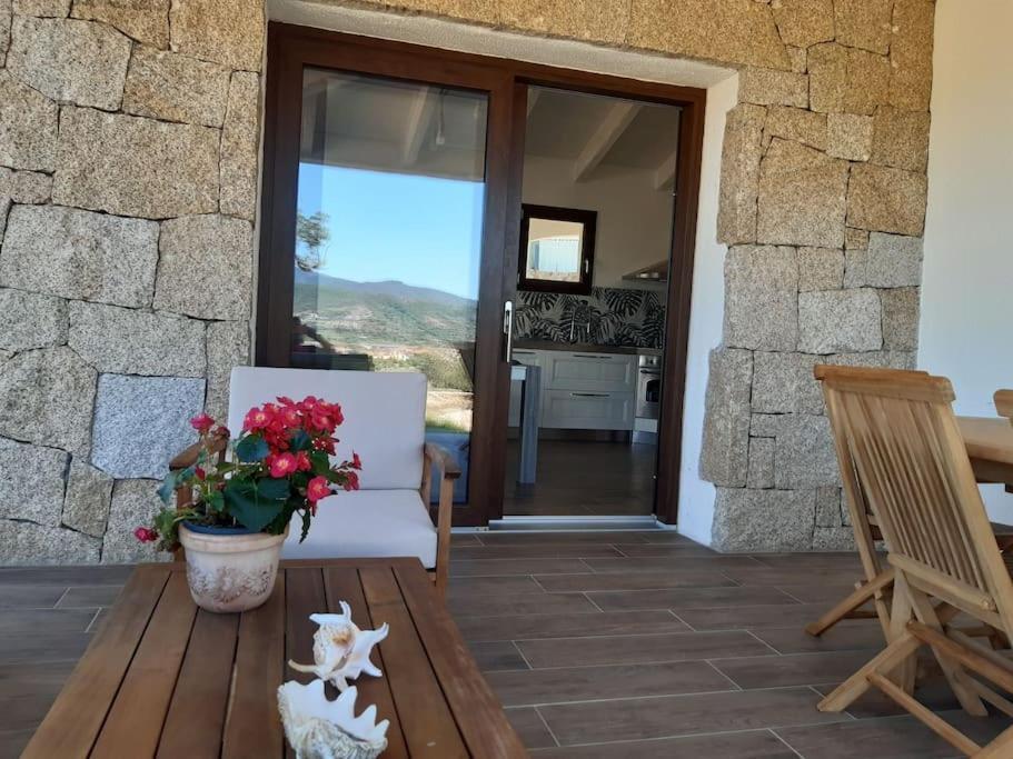 Villa Indipendente Al Mare Budoni ตาเนาเนลลา ภายนอก รูปภาพ